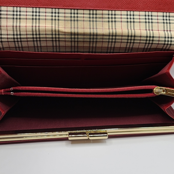 Authenticated Burberry Red Long Wallet - Picture 12 of 13